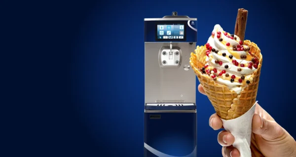 Softijsmachine met softijs en garneringen