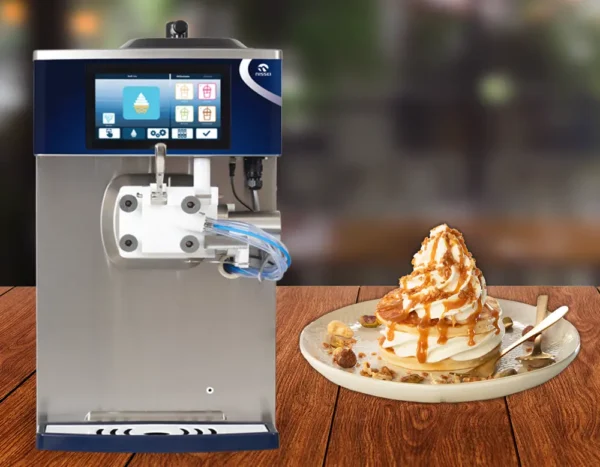 Header_Blog_Softijsmachine horeca NISSEI Softijsmachine met softijs dessert ernaast.
